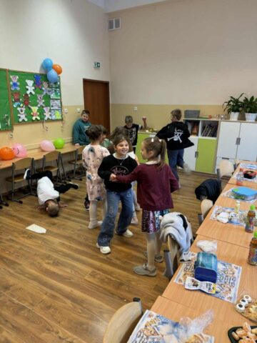 b65c3408-f504-4ccd-a9e6-7fcb8f47c1ca (1)